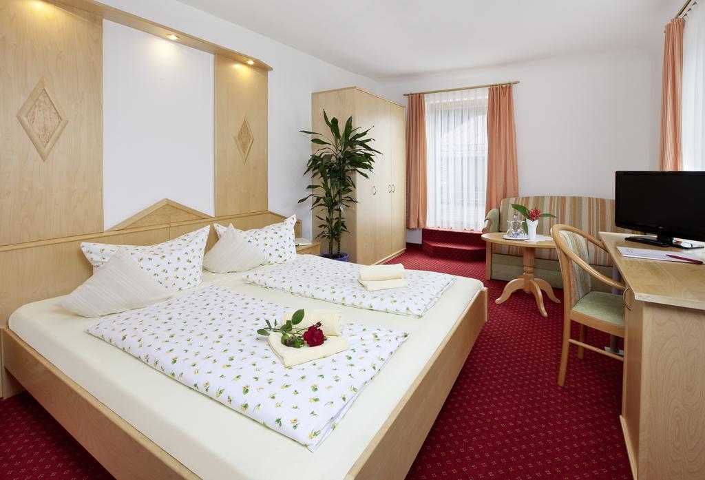 Restaurant Fruehlingsgarten Hotel 3*